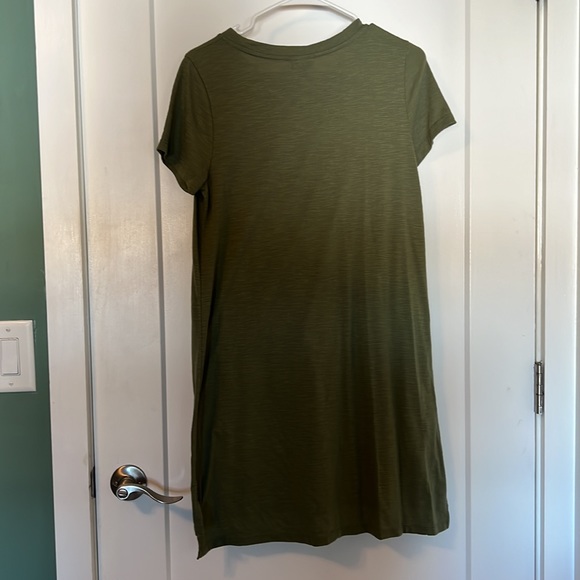 Size medium t shirt dress - Picture 3 of 3